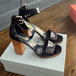 NWT Prada platform deep navy patent leather sandal - size 41